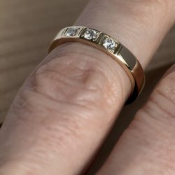 Ring med 3 brillianter
