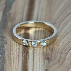 Ring med 3 brillianter